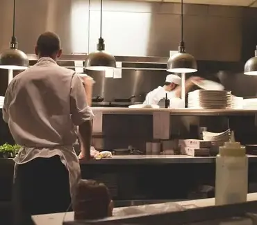 emploi cuisinier La Mézière-3